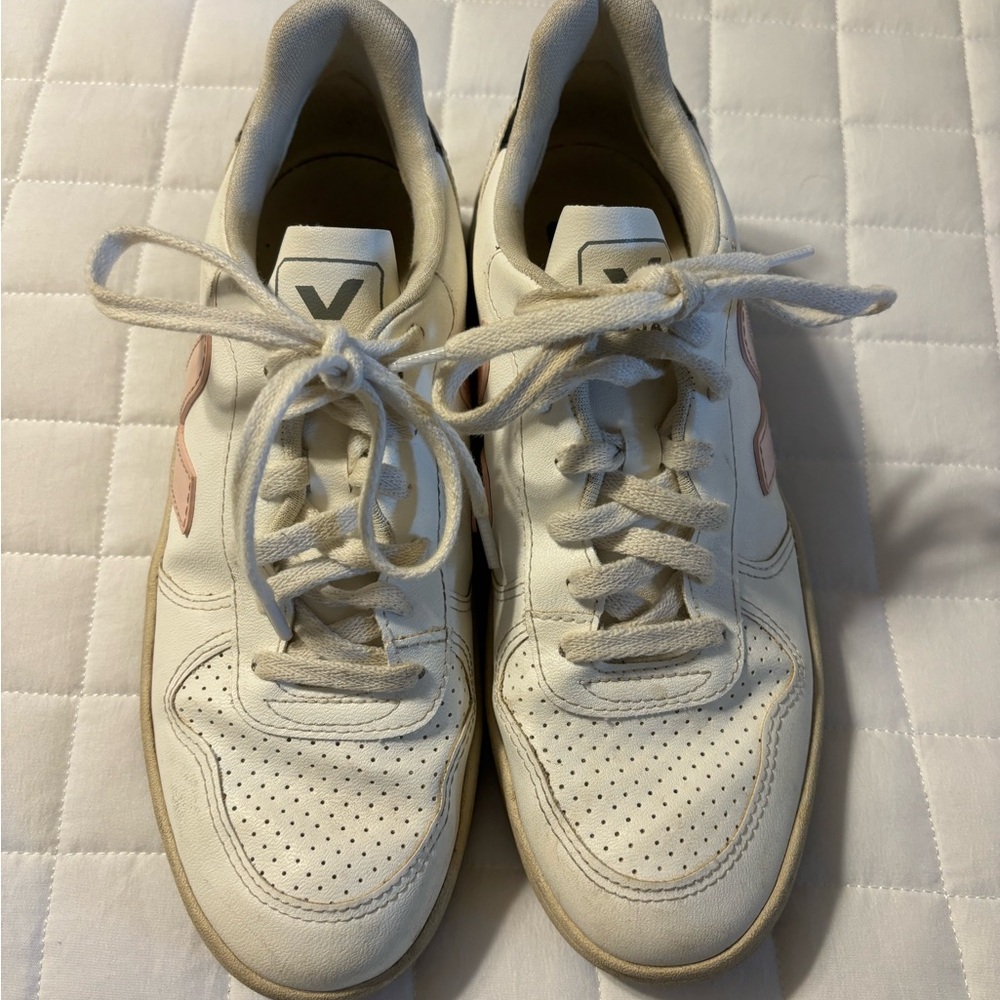 Vejas size 9. White with pink and black accents.
